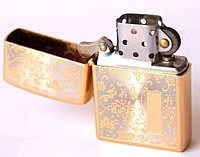 ZAPALNICZKA BENZYNOWA GOLD GRAWEROWANA + POJEMNIK