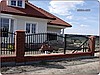 Ogrodzenie kute z grotami i rozetą motyw roślinny róży